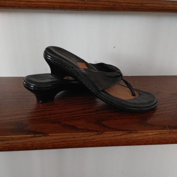 Born leather heeled thong sandals size 7 - Picture 1 of 6